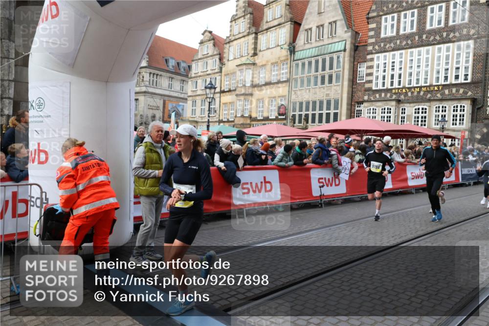 05.10.2025 - 20. swb-Marathon Bremen Yannick Fuchs http://msf.ph/oto/9267898 05.10.2025 10:52:16 Ziel 9196, 9226, 9852, 9939, 10240, 10438, 10668, 10727, 10977, 11273, 11641 meine-sportfotos.de