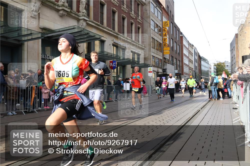 05.10.2025 - 20. swb-Marathon Bremen Strokosch-Dieckow http://msf.ph/oto/9267917 05.10.2025 11:06:26 Ziel 8574, 9178, 9321, 9357, 9605, 9619, 9826, 9942, 9976, 10001, 10148, 10168, 10239, 10498, 10580, 10699, 10747, 10748, 10937, 11027, 11324, 11355, 11389, 11414, 11497, 11565, 11605, 11622, 11706, 11721, 11746, 11747, 8574, 9178, 9321, 9357, 9605, 9619, 9826, 9942, 9976, 10001, 10148, 10168, 10239, 10498, 10580, 10699, 10747, 10748, 10937, 11027, 11324, 11355, 11389, 11414, 11497, 11565, 11605, 11622 meine-sportfotos.de