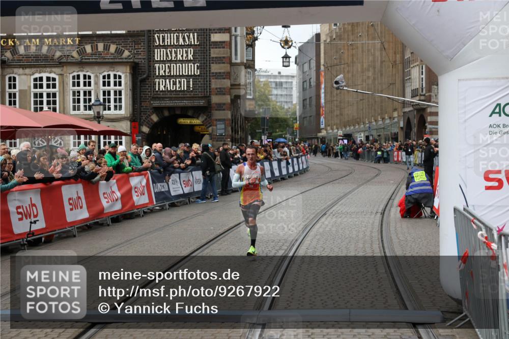 05.10.2025 - 20. swb-Marathon Bremen Yannick Fuchs http://msf.ph/oto/9267922 05.10.2025 12:12:29 Ziel 49 meine-sportfotos.de