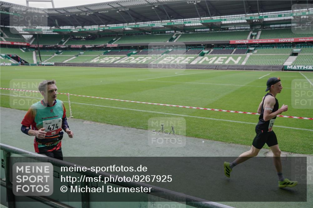 05.10.2025 - 20. swb-Marathon Bremen Michael Burmester http://msf.ph/oto/9267925 05.10.2025 12:33:34 Laufen im Stadion 121, 218, 307, 363, 369, 474, 746, 838, 850, 900, 1070, 1360, 1372, 1494, 1617, 1889, 1913, 1928, 2000, 2267, 4251, 5640, 6957, 7259, 8550, 8582, 9046, 650, 664, 2033, 2682 meine-sportfotos.de