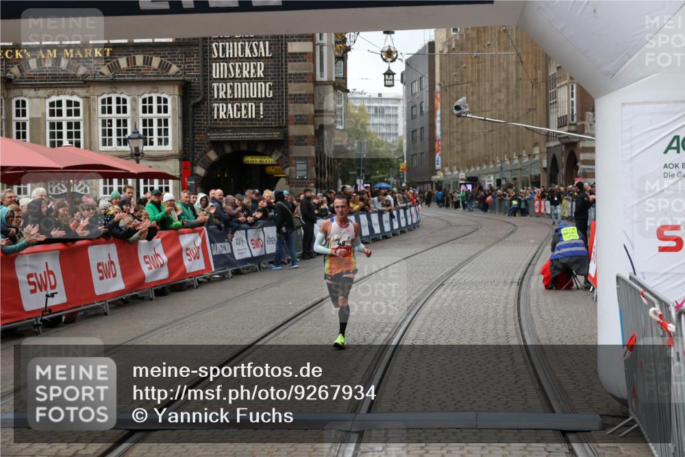 05.10.2025 - 20. swb-Marathon Bremen Yannick Fuchs http://msf.ph/oto/9267934 05.10.2025 12:12:29 Ziel 49 meine-sportfotos.de