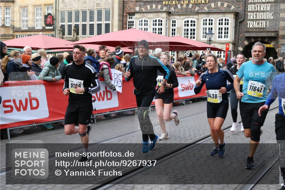 05.10.2025 - 20. swb-Marathon Bremen Yannick Fuchs http://msf.ph/oto/9267937 05.10.2025 10:52:16 Ziel 9196, 9226, 9852, 9939, 10240, 10438, 10668, 10727, 10977, 11273, 11641 meine-sportfotos.de
