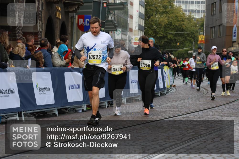 05.10.2025 - 20. swb-Marathon Bremen Strokosch-Dieckow http://msf.ph/oto/9267941 05.10.2025 11:09:12 Ziel 9798, 9815, 10295, 10315, 10522, 10784, 11056, 11379, 11437, 11530, 11674 meine-sportfotos.de
