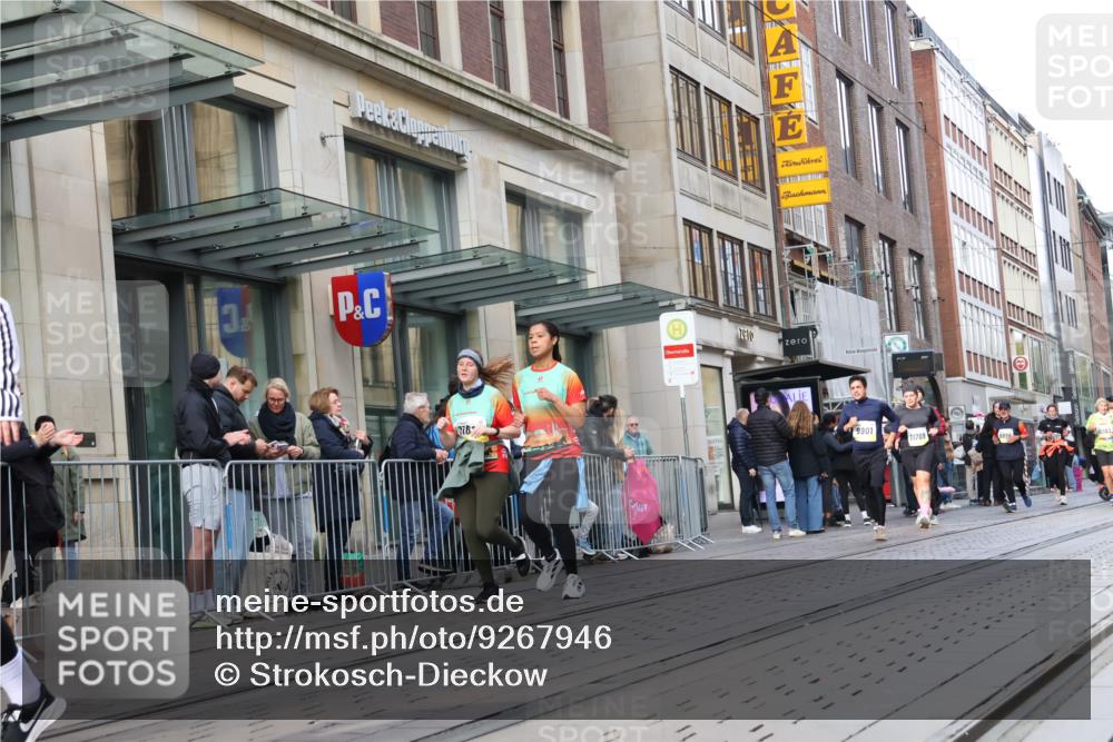 05.10.2025 - 20. swb-Marathon Bremen Strokosch-Dieckow http://msf.ph/oto/9267946 05.10.2025 11:06:35 Ziel 8574, 9321, 9605, 9826, 9890, 9901, 9942, 9976, 10001, 10148, 10168, 10193, 10396, 10498, 10580, 10747, 10748, 10788, 10937, 10991, 11131, 11355, 11389, 11414, 11497, 11565, 11622, 11709, 8574, 9321, 9605, 9826, 9890, 9901, 9942, 9976, 10001, 10148, 10168, 10193, 10396, 10498, 10580, 10747, 10748, 10788, 10937, 10991, 11131, 11355, 11389, 11414, 11497, 11565, 11622, 11709 meine-sportfotos.de
