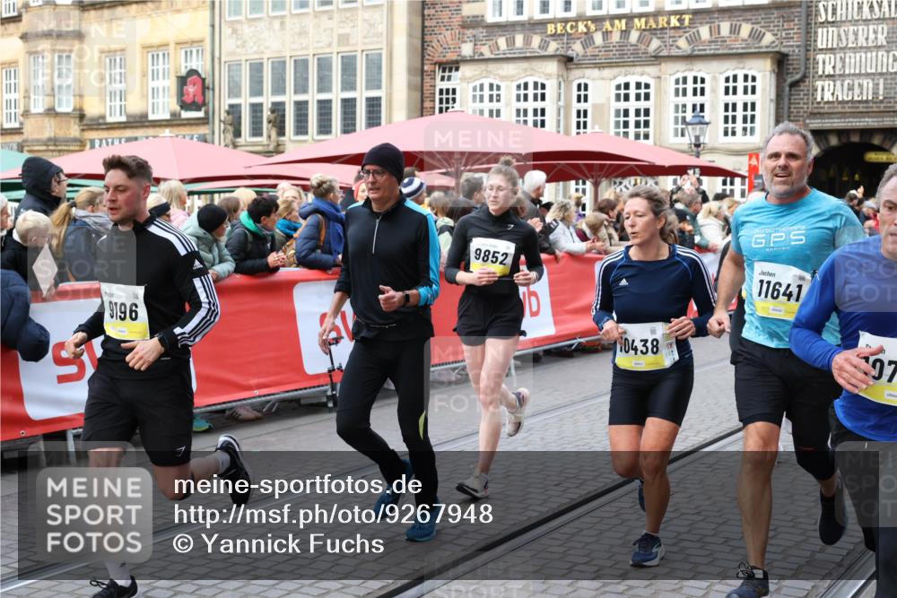 05.10.2025 - 20. swb-Marathon Bremen Yannick Fuchs http://msf.ph/oto/9267948 05.10.2025 10:52:17 Ziel 9196, 9226, 9852, 9939, 10240, 10438, 10668, 10727, 10977, 11641 meine-sportfotos.de