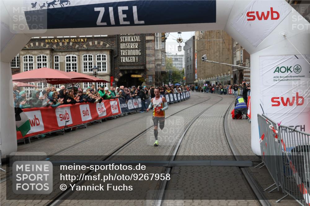 05.10.2025 - 20. swb-Marathon Bremen Yannick Fuchs http://msf.ph/oto/9267958 05.10.2025 12:12:29 Ziel 49 meine-sportfotos.de