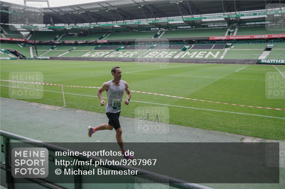 05.10.2025 - 20. swb-Marathon Bremen Michael Burmester http://msf.ph/oto/9267967 05.10.2025 12:33:43 Laufen im Stadion 121, 218, 307, 363, 474, 838, 900, 1070, 1338, 1360, 1372, 1617, 1889, 1913, 2000, 2267, 3552, 4251, 5640, 6957, 6984, 7259, 7442, 8550, 8582, 9046, 369, 746, 850, 1494, 1928, 2033, 2682 meine-sportfotos.de