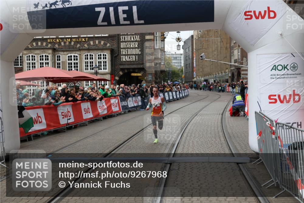 05.10.2025 - 20. swb-Marathon Bremen Yannick Fuchs http://msf.ph/oto/9267968 05.10.2025 12:12:30 Ziel 49 meine-sportfotos.de