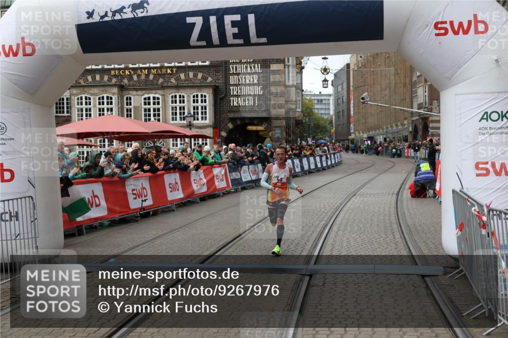 05.10.2025 - 20. swb-Marathon Bremen Yannick Fuchs http://msf.ph/oto/9267976 05.10.2025 12:12:30 Ziel 49 meine-sportfotos.de