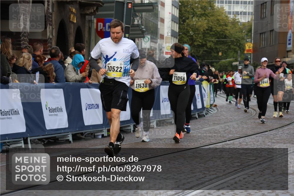 05.10.2025 - 20. swb-Marathon Bremen Strokosch-Dieckow http://msf.ph/oto/9267978 05.10.2025 11:09:12 Ziel 9798, 9815, 10295, 10315, 10522, 10784, 11056, 11379, 11437, 11530, 11674 meine-sportfotos.de