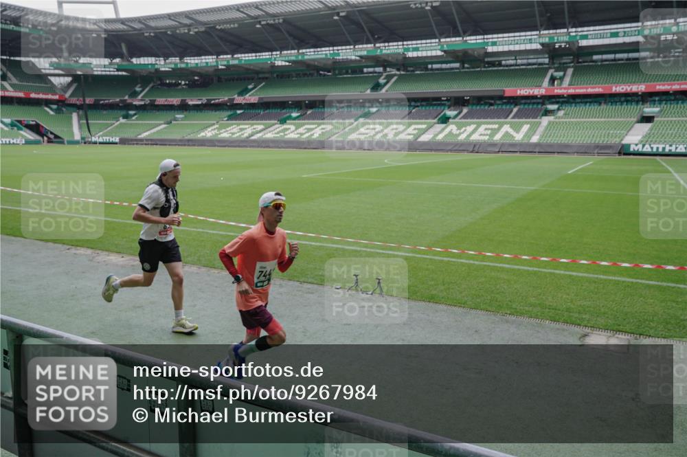 05.10.2025 - 20. swb-Marathon Bremen Michael Burmester http://msf.ph/oto/9267984 05.10.2025 12:33:45 Laufen im Stadion 121, 218, 307, 363, 474, 838, 900, 993, 1070, 1338, 1360, 1372, 1617, 1889, 1913, 2000, 2267, 3552, 4251, 5640, 6957, 6984, 7259, 7442, 8550, 8582, 9046, 369, 746, 850, 1494, 1928, 2033, 2682 meine-sportfotos.de
