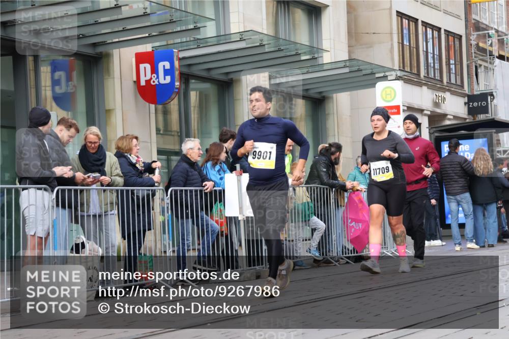 05.10.2025 - 20. swb-Marathon Bremen Strokosch-Dieckow http://msf.ph/oto/9267986 05.10.2025 11:06:39 Ziel 8574, 9265, 9321, 9491, 9605, 9826, 9890, 9901, 9942, 9976, 10001, 10148, 10168, 10193, 10371, 10396, 10580, 10747, 10748, 10788, 10937, 10991, 11131, 11355, 11389, 11414, 11497, 11622, 11709, 8574, 9265, 9321, 9491, 9605, 9826, 9890, 9901, 9942, 9976, 10001, 10148, 10168, 10193, 10371, 10396, 10580, 10747, 10748, 10788, 10937, 10991, 11131, 11355, 11389, 11414, 11497, 11622, 11709 meine-sportfotos.de