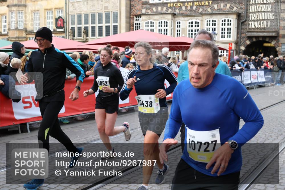 05.10.2025 - 20. swb-Marathon Bremen Yannick Fuchs http://msf.ph/oto/9267987 05.10.2025 10:52:17 Ziel 9196, 9226, 9852, 9939, 10240, 10438, 10668, 10727, 10977, 11641 meine-sportfotos.de