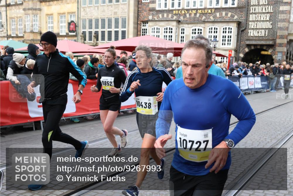 05.10.2025 - 20. swb-Marathon Bremen Yannick Fuchs http://msf.ph/oto/9267993 05.10.2025 10:52:17 Ziel 9196, 9226, 9852, 9939, 10240, 10438, 10668, 10727, 10977, 11641 meine-sportfotos.de