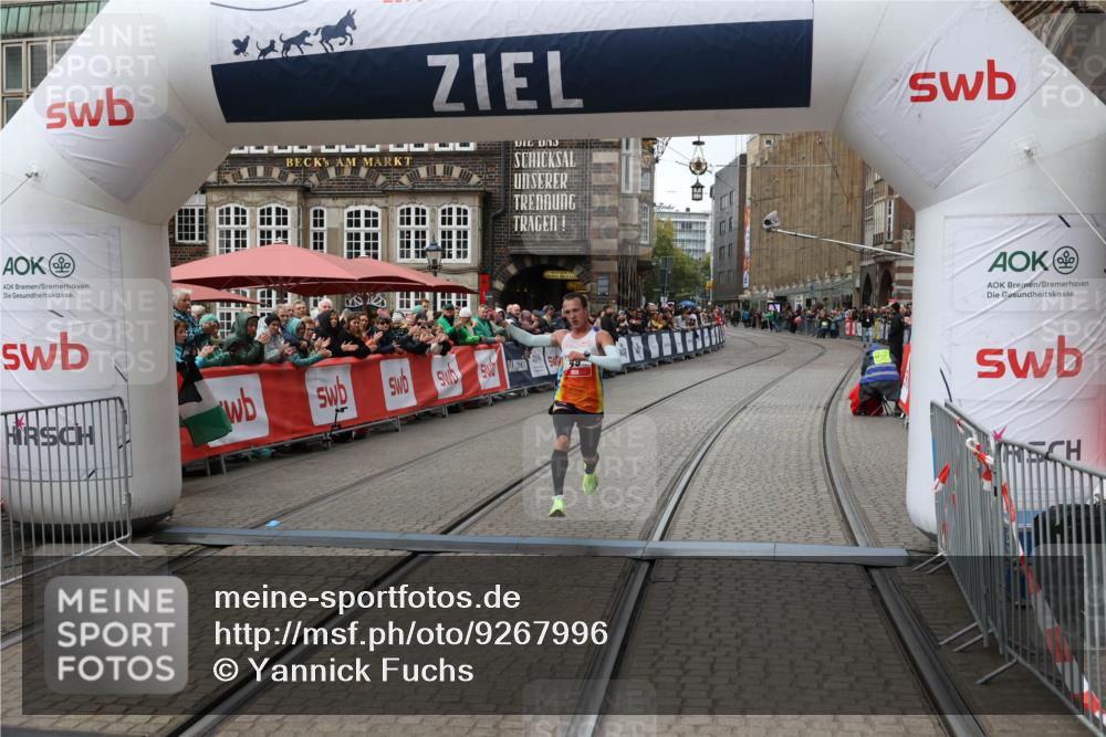 05.10.2025 - 20. swb-Marathon Bremen Yannick Fuchs http://msf.ph/oto/9267996 05.10.2025 12:12:30 Ziel 49 meine-sportfotos.de