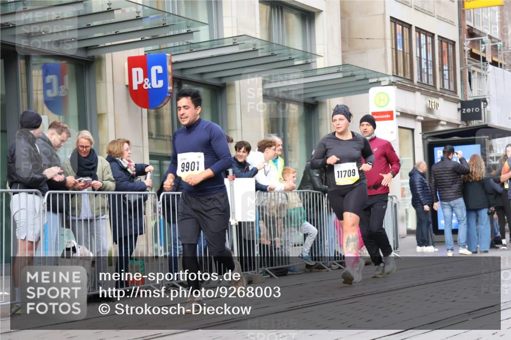 05.10.2025 - 20. swb-Marathon Bremen Strokosch-Dieckow http://msf.ph/oto/9268003 05.10.2025 11:06:39 Ziel 8574, 9265, 9321, 9491, 9605, 9826, 9890, 9901, 9942, 9976, 10001, 10148, 10168, 10193, 10371, 10396, 10580, 10747, 10748, 10788, 10937, 10991, 11131, 11355, 11389, 11414, 11497, 11622, 11709, 8574, 9265, 9321, 9491, 9605, 9826, 9890, 9901, 9942, 9976, 10001, 10148, 10168, 10193, 10371, 10396, 10580, 10747, 10748, 10788, 10937, 10991, 11131, 11355, 11389, 11414, 11497, 11622, 11709 meine-sportfotos.de