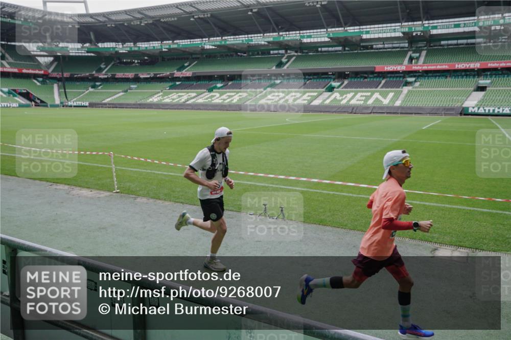 05.10.2025 - 20. swb-Marathon Bremen Michael Burmester http://msf.ph/oto/9268007 05.10.2025 12:33:46 Laufen im Stadion 121, 218, 307, 363, 474, 838, 900, 993, 1070, 1338, 1360, 1372, 1617, 1889, 1913, 2000, 2267, 3552, 4251, 5640, 6957, 6984, 7259, 7442, 8550, 8582, 9046, 369, 746, 850, 1494, 1928, 2682 meine-sportfotos.de