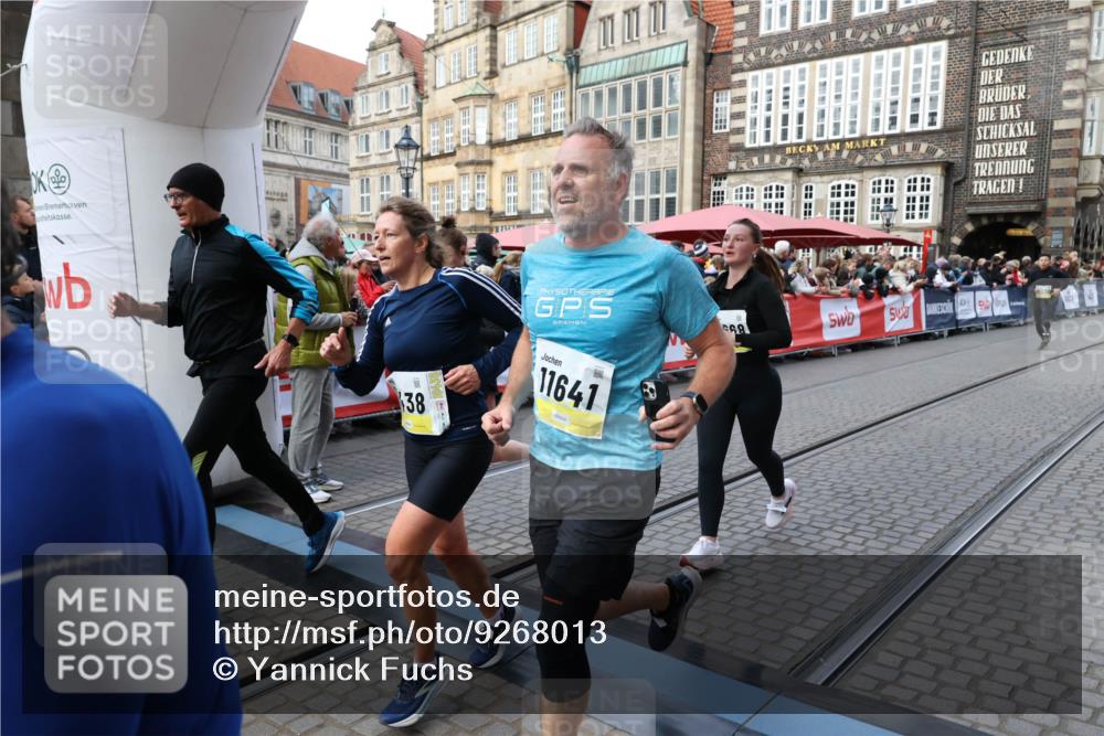 05.10.2025 - 20. swb-Marathon Bremen Yannick Fuchs http://msf.ph/oto/9268013 05.10.2025 10:52:18 Ziel 9196, 9226, 9852, 9939, 10038, 10240, 10438, 10668, 10727, 10942, 10977, 11641 meine-sportfotos.de