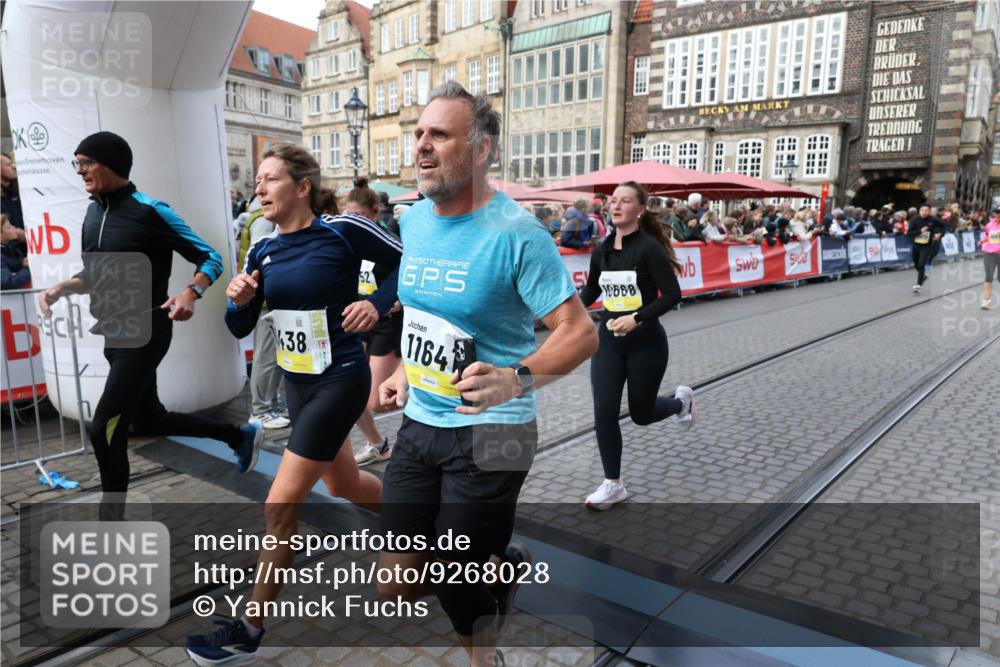 05.10.2025 - 20. swb-Marathon Bremen Yannick Fuchs http://msf.ph/oto/9268028 05.10.2025 10:52:18 Ziel 9196, 9226, 9852, 9939, 10038, 10240, 10438, 10668, 10727, 10942, 10977, 11641 meine-sportfotos.de