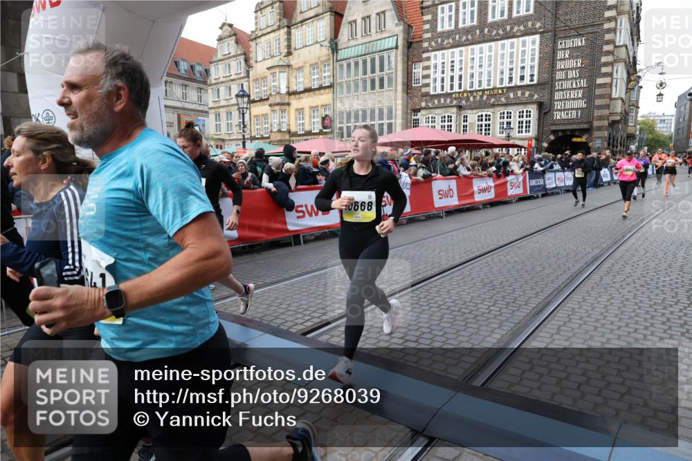 05.10.2025 - 20. swb-Marathon Bremen Yannick Fuchs http://msf.ph/oto/9268039 05.10.2025 10:52:18 Ziel 9196, 9226, 9852, 9939, 10038, 10240, 10438, 10668, 10727, 10942, 10977, 11641 meine-sportfotos.de