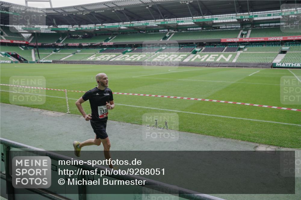 05.10.2025 - 20. swb-Marathon Bremen Michael Burmester http://msf.ph/oto/9268051 05.10.2025 12:33:54 Laufen im Stadion 121, 307, 363, 474, 838, 900, 993, 1034, 1070, 1338, 1339, 1360, 1372, 1444, 1617, 1889, 2000, 2267, 3552, 5640, 6984, 7259, 7442, 8550, 8582, 9046, 218, 369, 746, 850, 1494, 1617, 1913, 1928, 4251, 6957 meine-sportfotos.de
