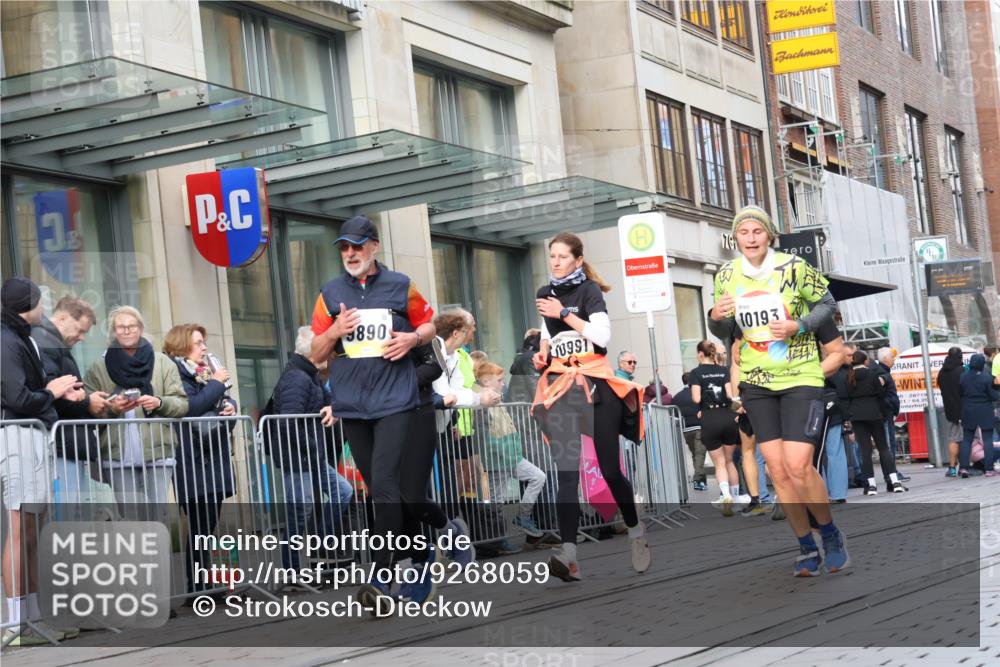 05.10.2025 - 20. swb-Marathon Bremen Strokosch-Dieckow http://msf.ph/oto/9268059 05.10.2025 11:06:44 Ziel 8574, 9265, 9321, 9491, 9702, 9877, 9890, 9901, 9942, 9976, 10193, 10371, 10396, 10580, 10788, 10902, 10991, 11131, 11355, 11389, 11497, 11622, 11709, 8574, 9265, 9321, 9491, 9702, 9877, 9890, 9901, 9942, 9976, 10193, 10371, 10396, 10580, 10788, 10902, 10991, 11131, 11355, 11389, 11497, 11622, 11709 meine-sportfotos.de