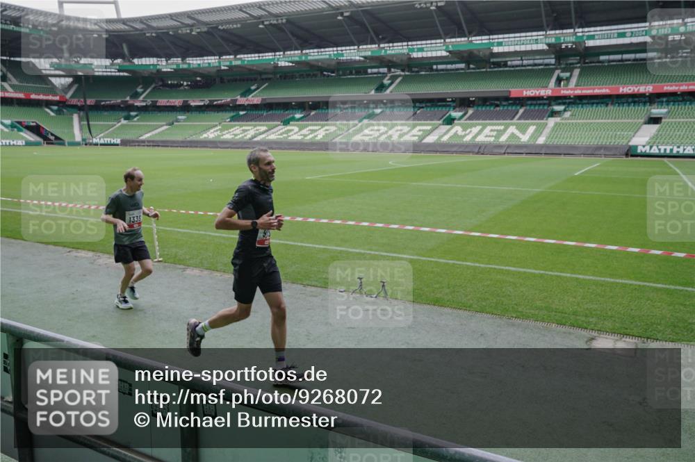 05.10.2025 - 20. swb-Marathon Bremen Michael Burmester http://msf.ph/oto/9268072 05.10.2025 12:33:59 Laufen im Stadion 307, 363, 474, 838, 900, 993, 1034, 1070, 1338, 1339, 1360, 1372, 1444, 1889, 2000, 3552, 5640, 6984, 7259, 7442, 8550, 9046, 121, 218, 369, 850, 1617, 1913, 2267, 4251, 6957, 8582 meine-sportfotos.de