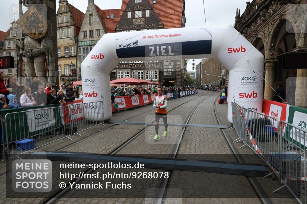 05.10.2025 - 20. swb-Marathon Bremen Yannick Fuchs http://msf.ph/oto/9268078 05.10.2025 12:12:31 Ziel 49 meine-sportfotos.de