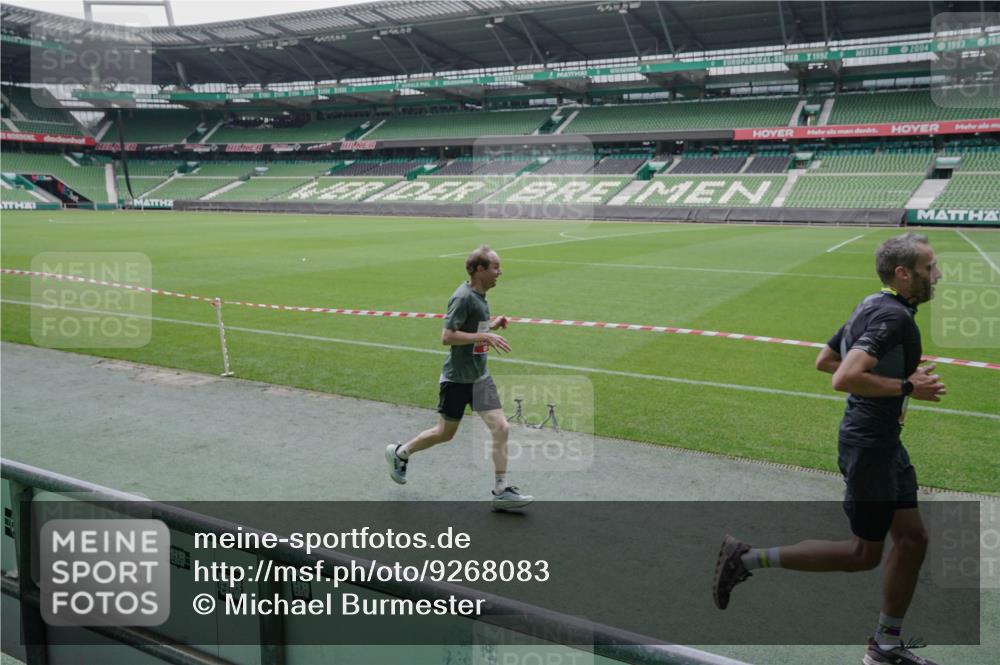 05.10.2025 - 20. swb-Marathon Bremen Michael Burmester http://msf.ph/oto/9268083 05.10.2025 12:34:00 Laufen im Stadion 307, 363, 474, 838, 900, 993, 1034, 1070, 1338, 1339, 1360, 1372, 1444, 1889, 2000, 3552, 5640, 6984, 7259, 7442, 8550, 9046, 121, 218, 1617, 1889, 1913, 2267, 4251, 6957, 8582 meine-sportfotos.de