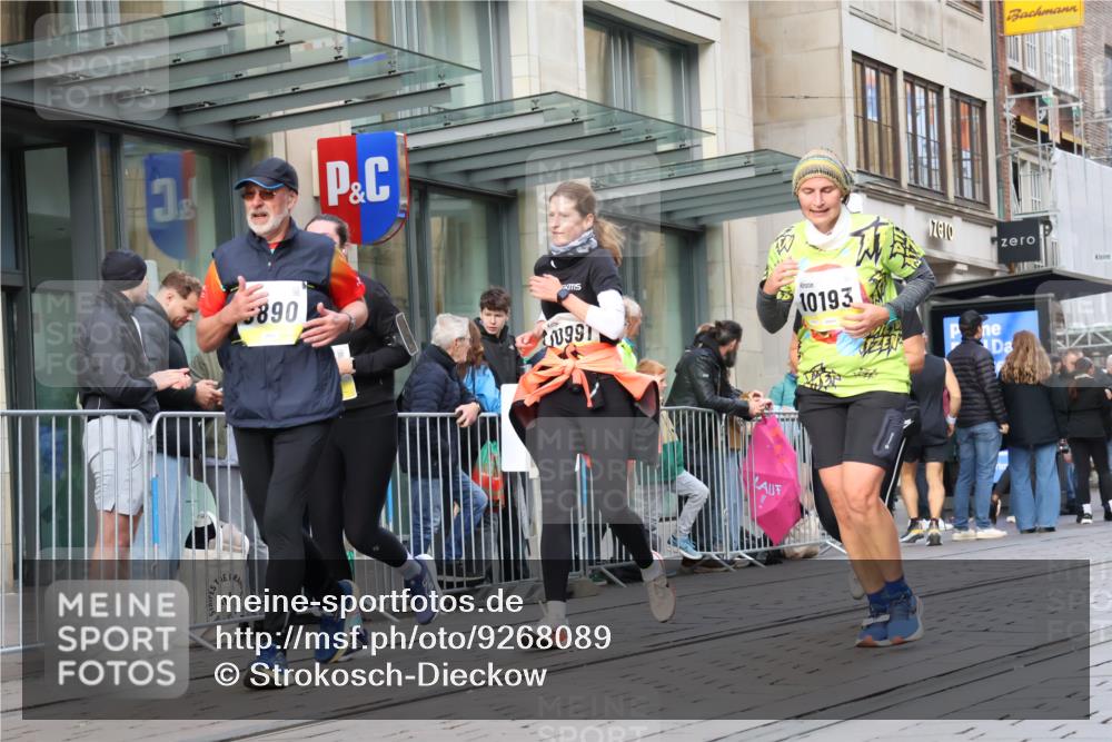 05.10.2025 - 20. swb-Marathon Bremen Strokosch-Dieckow http://msf.ph/oto/9268089 05.10.2025 11:06:44 Ziel 8574, 9265, 9321, 9491, 9702, 9877, 9890, 9901, 9942, 9976, 10193, 10371, 10396, 10580, 10788, 10902, 10991, 11131, 11355, 11389, 11497, 11622, 11709, 8574, 9265, 9321, 9491, 9702, 9877, 9890, 9901, 9942, 9976, 10193, 10371, 10396, 10580, 10788, 10902, 10991, 11131, 11355, 11389, 11497, 11622, 11709 meine-sportfotos.de