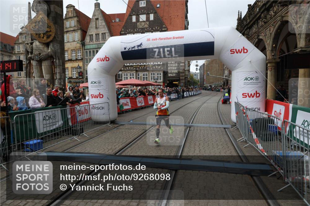 05.10.2025 - 20. swb-Marathon Bremen Yannick Fuchs http://msf.ph/oto/9268098 05.10.2025 12:12:31 Ziel 49 meine-sportfotos.de