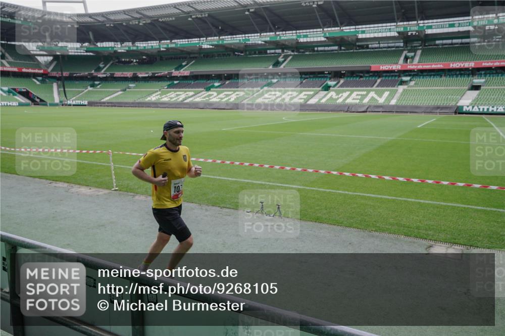 05.10.2025 - 20. swb-Marathon Bremen Michael Burmester http://msf.ph/oto/9268105 05.10.2025 12:34:09 Laufen im Stadion 307, 474, 838, 900, 993, 1034, 1070, 1338, 1339, 1360, 1372, 1444, 2151, 3552, 5640, 6984, 7259, 7442, 8550, 9046, 121, 218, 363, 1372, 1617, 1889, 1913, 2000, 2267, 4251, 6957, 7259, 8582 meine-sportfotos.de