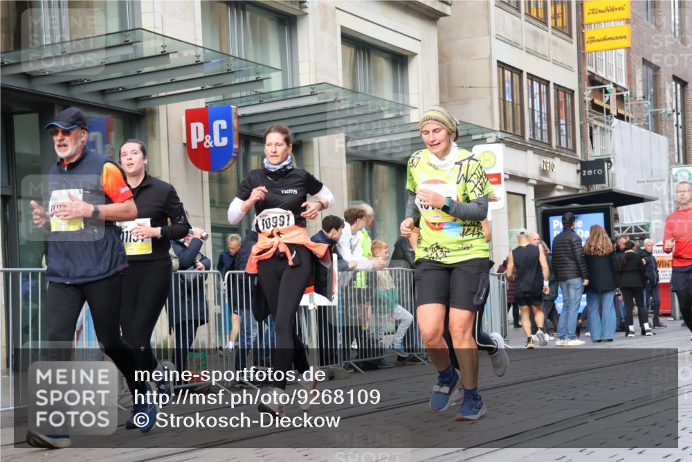 05.10.2025 - 20. swb-Marathon Bremen Strokosch-Dieckow http://msf.ph/oto/9268109 05.10.2025 11:06:45 Ziel 8574, 9217, 9265, 9491, 9702, 9877, 9890, 9901, 9942, 9976, 10193, 10371, 10396, 10788, 10902, 10991, 11131, 11477, 11622, 11709, 8574, 9217, 9265, 9491, 9702, 9877, 9890, 9901, 9942, 9976, 10193, 10371, 10396, 10788, 10902, 10991, 11131, 11622, 11709 meine-sportfotos.de