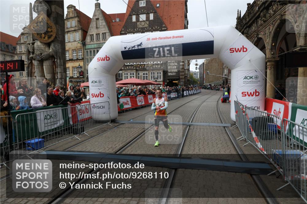 05.10.2025 - 20. swb-Marathon Bremen Yannick Fuchs http://msf.ph/oto/9268110 05.10.2025 12:12:31 Ziel 49 meine-sportfotos.de