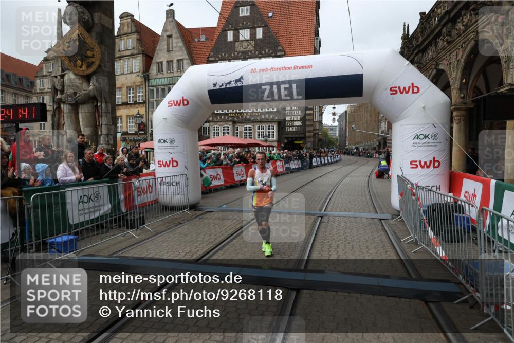05.10.2025 - 20. swb-Marathon Bremen Yannick Fuchs http://msf.ph/oto/9268118 05.10.2025 12:12:31 Ziel 49 meine-sportfotos.de