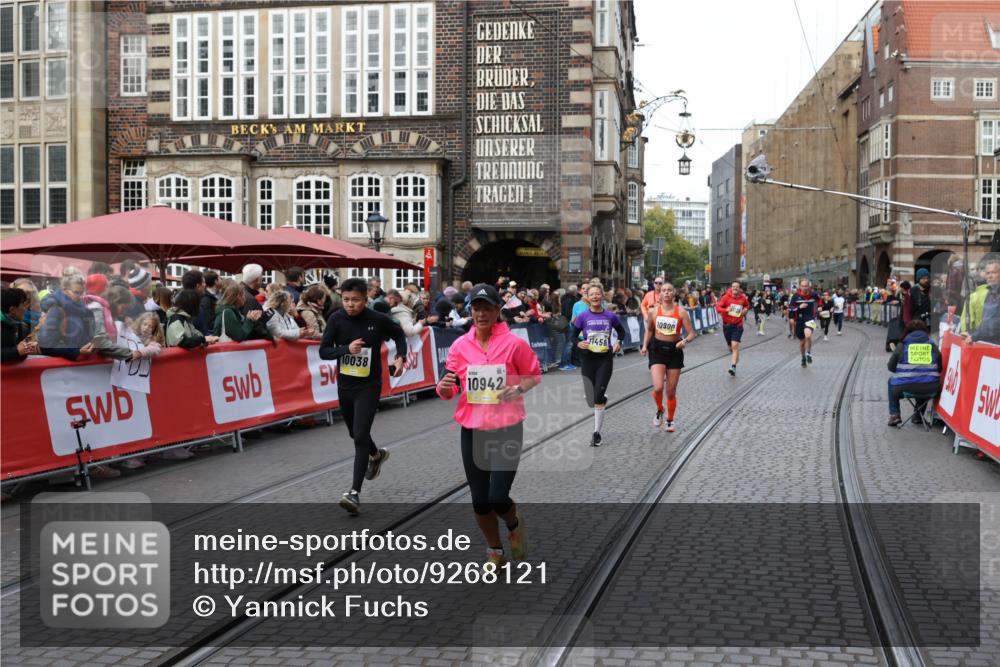 05.10.2025 - 20. swb-Marathon Bremen Yannick Fuchs http://msf.ph/oto/9268121 05.10.2025 10:52:20 Ziel 9196, 9226, 9852, 10038, 10240, 10438, 10668, 10727, 10900, 10942, 11458, 11641 meine-sportfotos.de