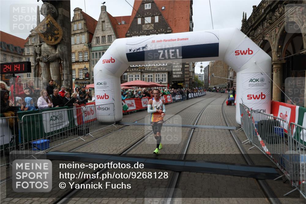 05.10.2025 - 20. swb-Marathon Bremen Yannick Fuchs http://msf.ph/oto/9268128 05.10.2025 12:12:31 Ziel 49 meine-sportfotos.de