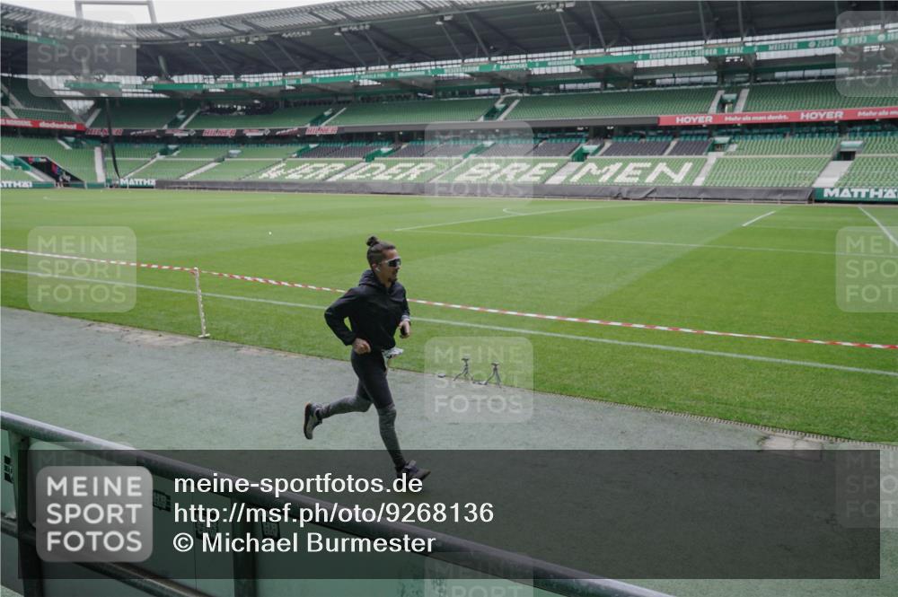 05.10.2025 - 20. swb-Marathon Bremen Michael Burmester http://msf.ph/oto/9268136 05.10.2025 12:34:11 Laufen im Stadion 307, 474, 838, 900, 993, 1034, 1338, 1339, 1360, 1444, 2151, 3552, 5640, 6984, 7442, 8550, 9046, 121, 363, 1070, 1372, 1617, 1889, 1913, 2000, 2267, 4251, 6957, 7259, 8582 meine-sportfotos.de