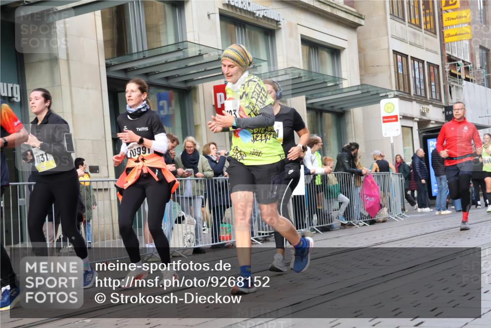 05.10.2025 - 20. swb-Marathon Bremen Strokosch-Dieckow http://msf.ph/oto/9268152 05.10.2025 11:06:46 Ziel 9217, 9265, 9491, 9702, 9757, 9877, 9890, 9901, 9976, 10193, 10371, 10396, 10632, 10788, 10902, 10991, 11131, 11477, 11622, 11709, 9217, 9265, 9491, 9702, 9757, 9877, 9890, 9901, 9976, 10193, 10371, 10396, 10632, 10788, 10902, 10991, 11131, 11622, 11709 meine-sportfotos.de