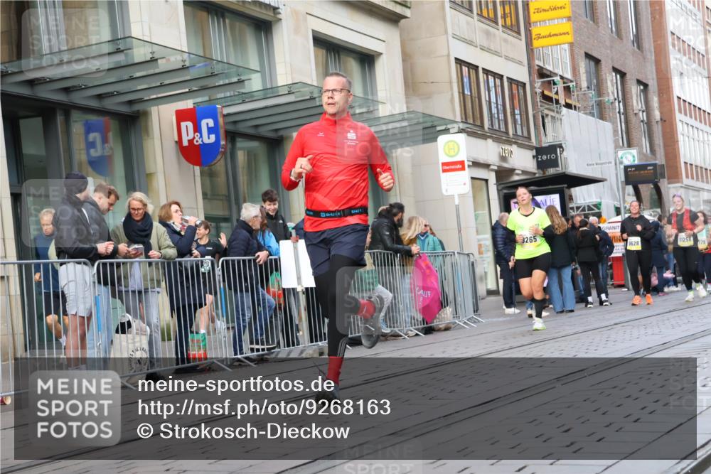 05.10.2025 - 20. swb-Marathon Bremen Strokosch-Dieckow http://msf.ph/oto/9268163 05.10.2025 11:06:47 Ziel 9217, 9265, 9491, 9702, 9757, 9877, 9890, 9901, 9976, 10193, 10371, 10396, 10632, 10788, 10824, 10902, 10991, 11131, 11329, 11477, 11622, 11709, 9217, 9265, 9491, 9702, 9757, 9877, 9890, 9901, 9976, 10193, 10371, 10396, 10632, 10788, 10824, 10902, 10991, 11131, 11622, 11709 meine-sportfotos.de