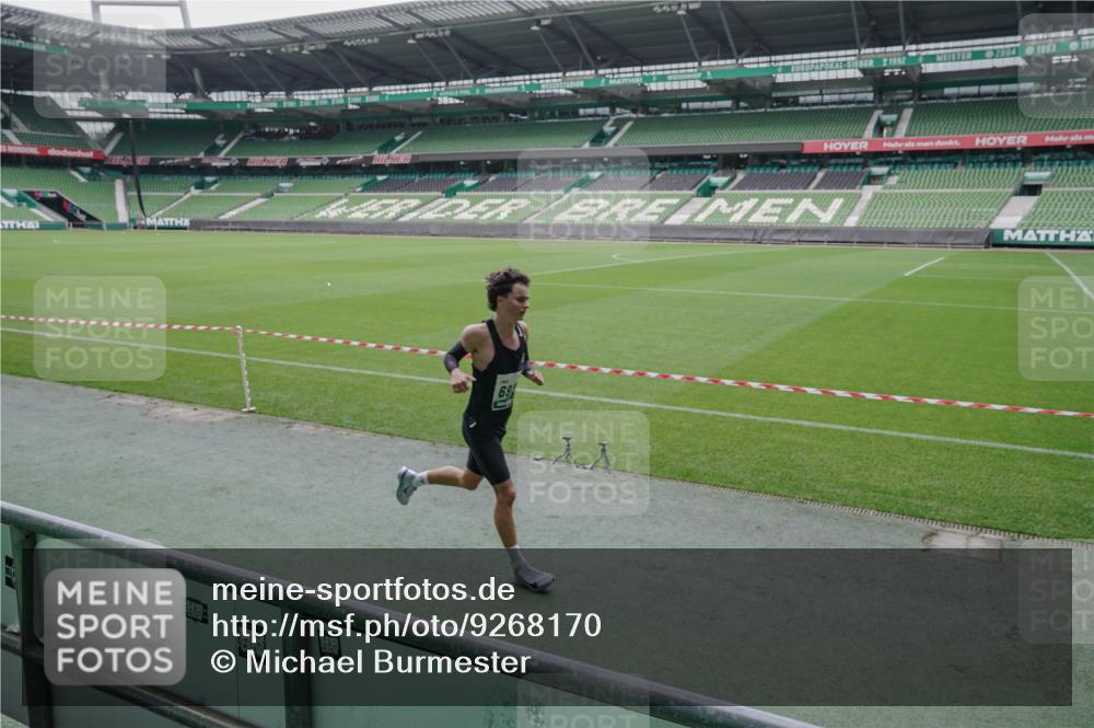 05.10.2025 - 20. swb-Marathon Bremen Michael Burmester http://msf.ph/oto/9268170 05.10.2025 12:34:29 Laufen im Stadion 328, 838, 870, 925, 993, 1034, 1221, 1338, 1339, 1444, 2151, 3552, 5608, 5640, 6927, 6984, 7442, 307, 474, 900, 1070, 1360, 1372, 7259, 8550, 9046 meine-sportfotos.de