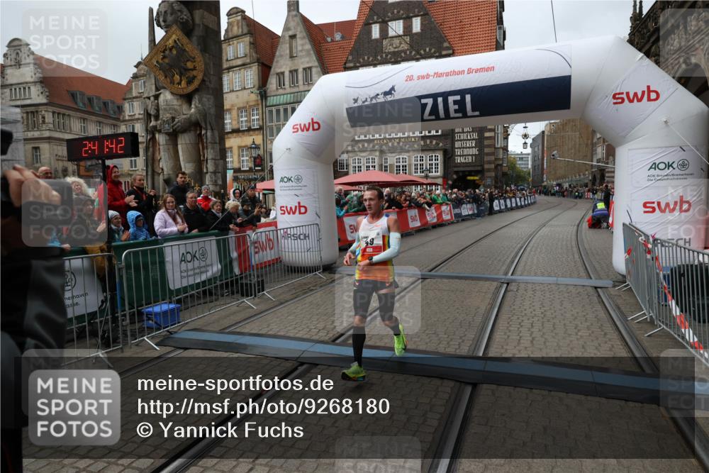 05.10.2025 - 20. swb-Marathon Bremen Yannick Fuchs http://msf.ph/oto/9268180 05.10.2025 12:12:32 Ziel 49 meine-sportfotos.de