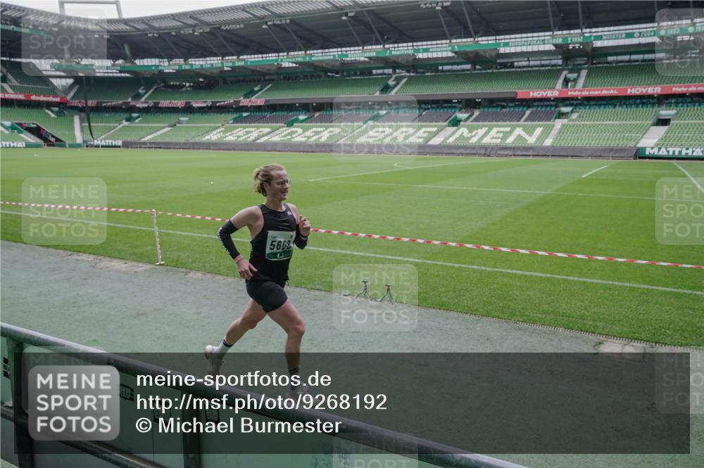 05.10.2025 - 20. swb-Marathon Bremen Michael Burmester http://msf.ph/oto/9268192 05.10.2025 12:34:30 Laufen im Stadion 328, 838, 870, 925, 993, 1034, 1221, 1338, 1339, 1444, 2151, 3552, 5608, 5640, 6927, 6984, 7442, 307, 474, 900, 1070, 1360, 5640, 8550, 9046 meine-sportfotos.de