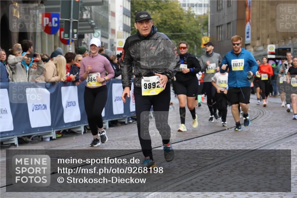 05.10.2025 - 20. swb-Marathon Bremen Strokosch-Dieckow http://msf.ph/oto/9268198 05.10.2025 11:09:17 Ziel 9848, 9892, 10295, 10522, 11056, 11218, 11530, 11674 meine-sportfotos.de