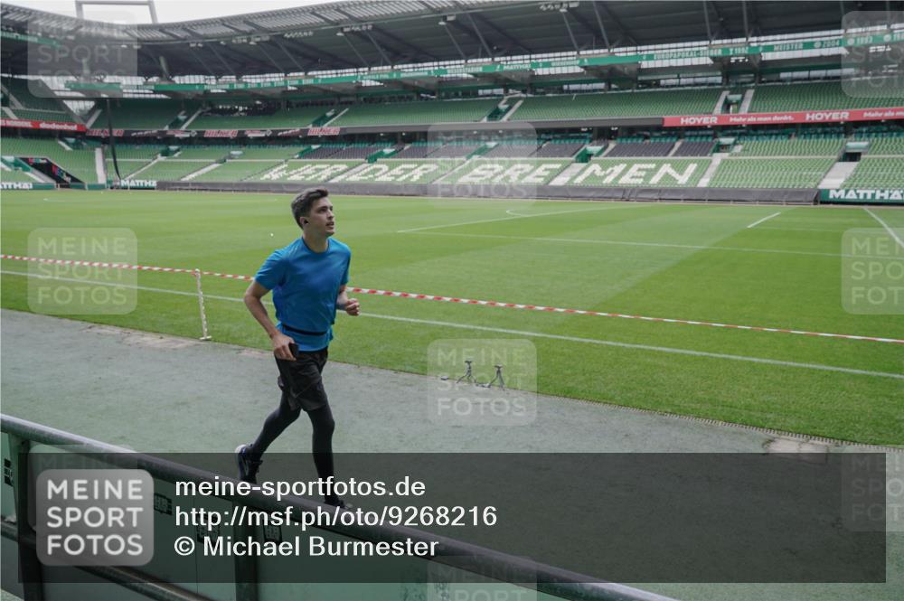 05.10.2025 - 20. swb-Marathon Bremen Michael Burmester http://msf.ph/oto/9268216 05.10.2025 12:34:34 Laufen im Stadion 328, 838, 870, 925, 993, 1034, 1221, 1338, 1339, 1444, 2151, 3552, 5608, 6927, 6984, 7442, 474, 838, 900, 1360, 5640, 8550, 9046 meine-sportfotos.de