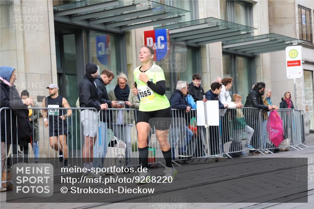 05.10.2025 - 20. swb-Marathon Bremen Strokosch-Dieckow http://msf.ph/oto/9268220 05.10.2025 11:06:50 Ziel 9180, 9217, 9265, 9334, 9491, 9628, 9702, 9757, 9877, 9890, 9901, 10193, 10286, 10330, 10332, 10371, 10396, 10582, 10632, 10788, 10824, 10836, 10902, 10991, 11131, 11258, 11329, 11477, 11622, 11709, 9180, 9217, 9265, 9334, 9491, 9628, 9702, 9757, 9877, 9890, 9901, 10193, 10286, 10330, 10332, 10371, 10396, 10582, 10632, 10788, 10824, 10836, 10902, 10991, 11131, 11622, 11709 meine-sportfotos.de