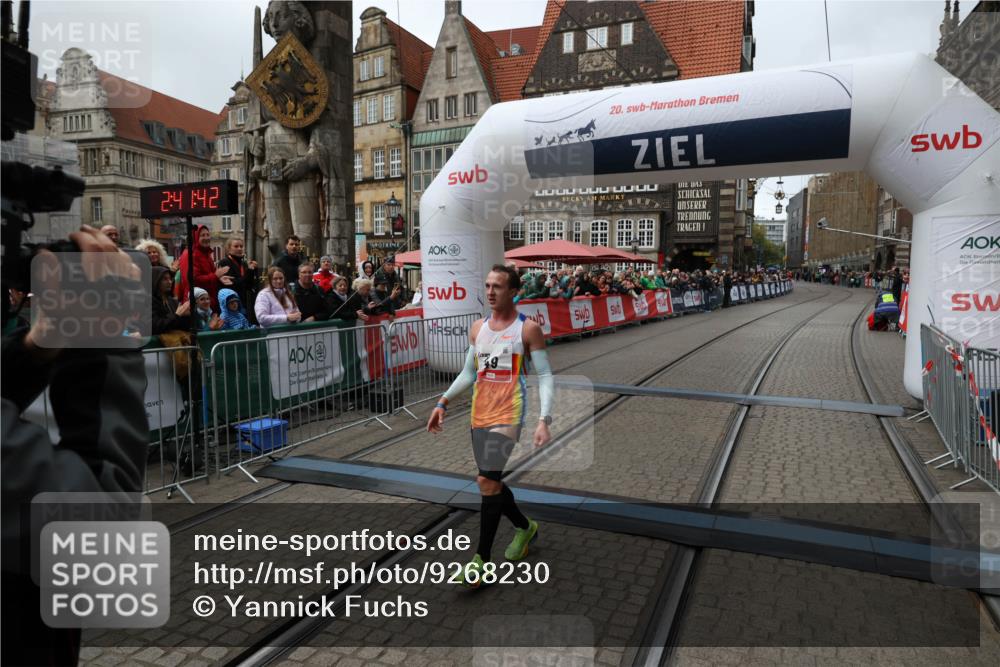 05.10.2025 - 20. swb-Marathon Bremen Yannick Fuchs http://msf.ph/oto/9268230 05.10.2025 12:12:32 Ziel 49 meine-sportfotos.de