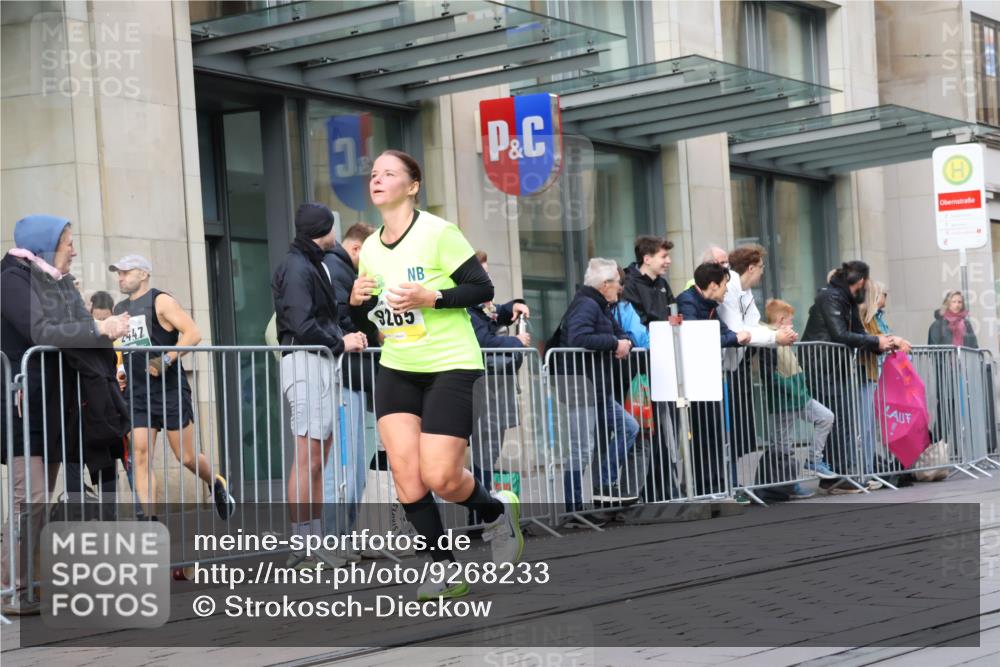 05.10.2025 - 20. swb-Marathon Bremen Strokosch-Dieckow http://msf.ph/oto/9268233 05.10.2025 11:06:50 Ziel 9180, 9217, 9265, 9334, 9491, 9628, 9702, 9757, 9877, 9890, 9901, 10193, 10286, 10330, 10332, 10371, 10396, 10582, 10632, 10788, 10824, 10836, 10902, 10991, 11131, 11258, 11329, 11477, 11622, 11709, 9180, 9217, 9265, 9334, 9491, 9628, 9702, 9757, 9877, 9890, 9901, 10193, 10286, 10330, 10332, 10371, 10396, 10582, 10632, 10788, 10824, 10836, 10902, 10991, 11131, 11622, 11709 meine-sportfotos.de