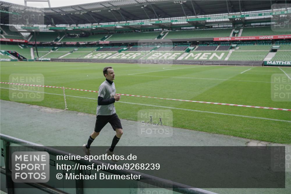 05.10.2025 - 20. swb-Marathon Bremen Michael Burmester http://msf.ph/oto/9268239 05.10.2025 12:34:35 Laufen im Stadion 328, 870, 925, 993, 1034, 1221, 1338, 1339, 1444, 2151, 3552, 5608, 6927, 6984, 7442, 474, 838, 900, 1360, 5640, 8550, 9046 meine-sportfotos.de