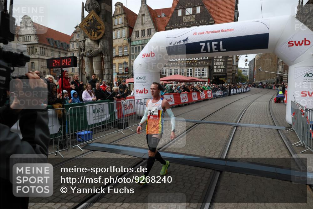 05.10.2025 - 20. swb-Marathon Bremen Yannick Fuchs http://msf.ph/oto/9268240 05.10.2025 12:12:32 Ziel 49 meine-sportfotos.de